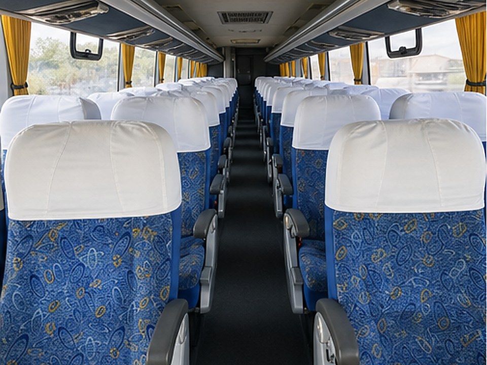 Interior cómodo de bus TransLova para transporte privado de pasajeros